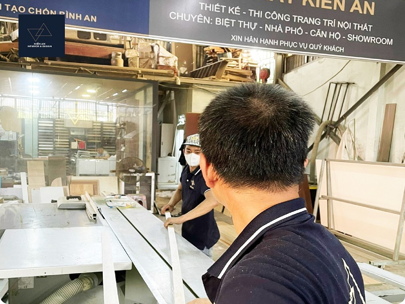 Đội ngũ kỹ sư hiện đại của xưởng gia công nội thất Kiến An